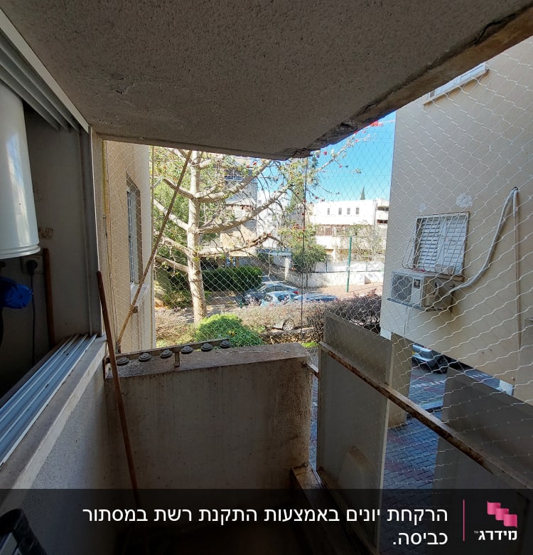 רשת למניעת כניסת יונים במרפסת קטנה